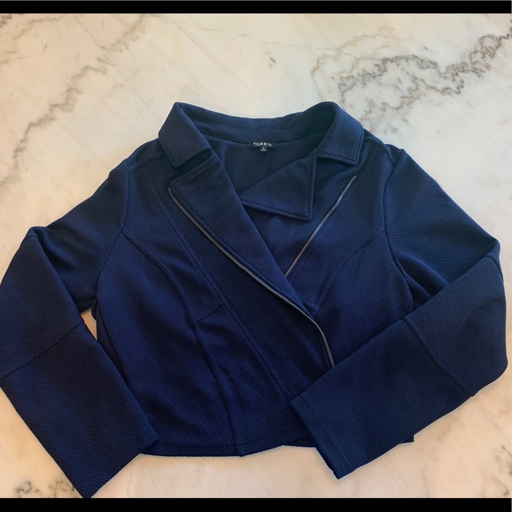 Torrid zip up fitted jacket Sz 2